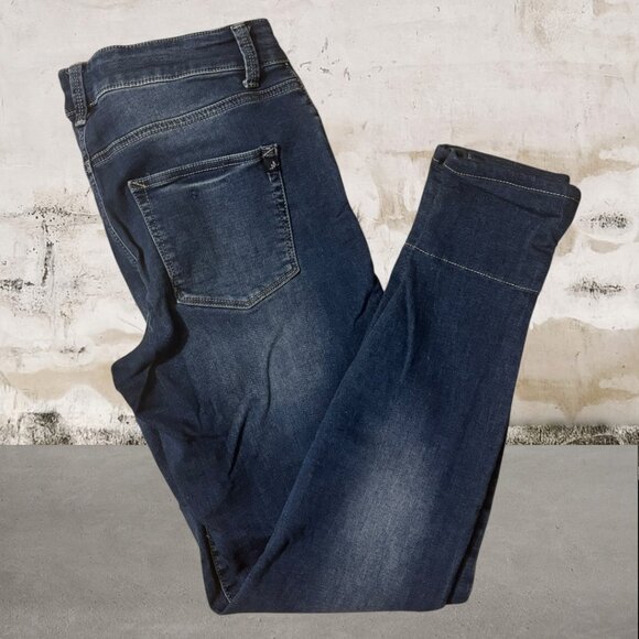 M Jeans by Maurices Women's Mid-Rise Jeans Size Medium - Picture 2 of 4